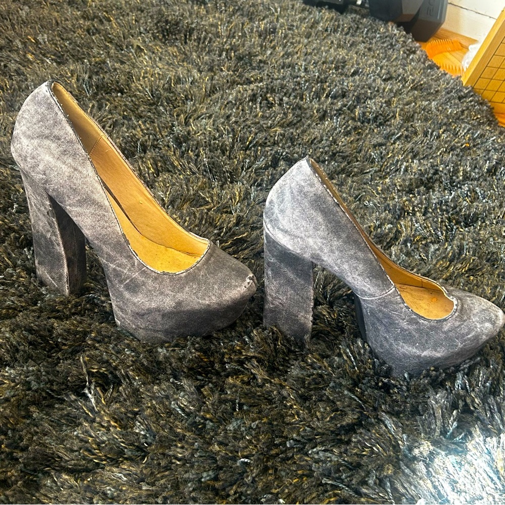 ✨5 for $20 Deal | Gray Distressed Vintage Style Platform Block Heels